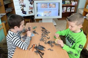 Познавательно-игровой час «Хранители времени»
