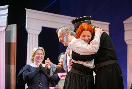 Анна Корнилова https://sevtyuz.ru/playbill/plays/show/morskoj-prazdnik-v-sevastopole/