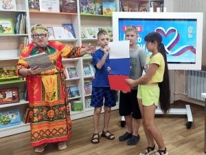 Час информации «Великой России прославленный флаг»