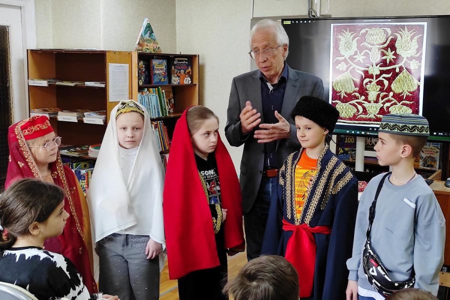 Конюхова Е.Г. https://читающие.дети