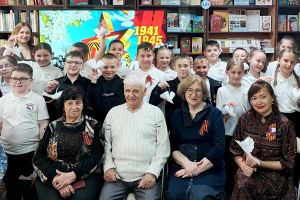 Литературно-музыкальный вечер «И снова май! Салют! Победа!»
