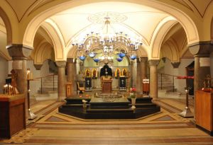 Экспозиция нижнего храма – усыпальницы адмиралов