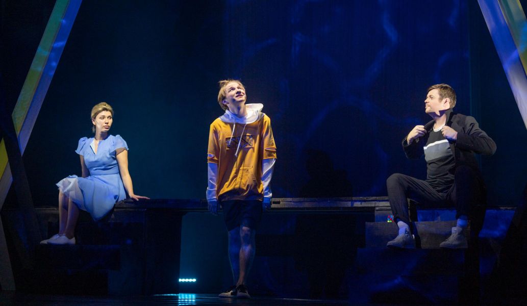 Анна Садовникова https://sevtyuz.ru/playbill/plays/show/bezdonnoe-ozero/
