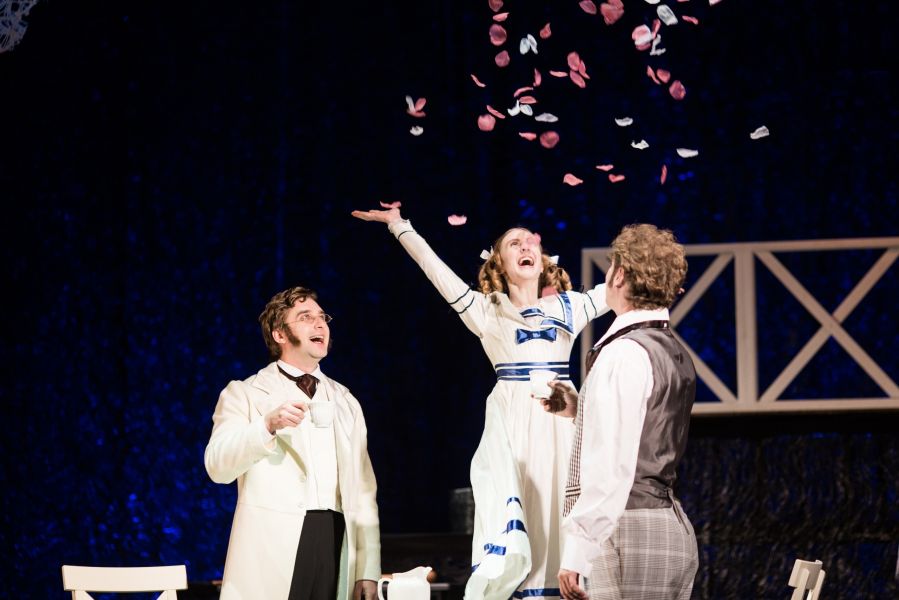 Юлия высоцкая https://sevtyuz.ru/playbill/plays/show/asya/